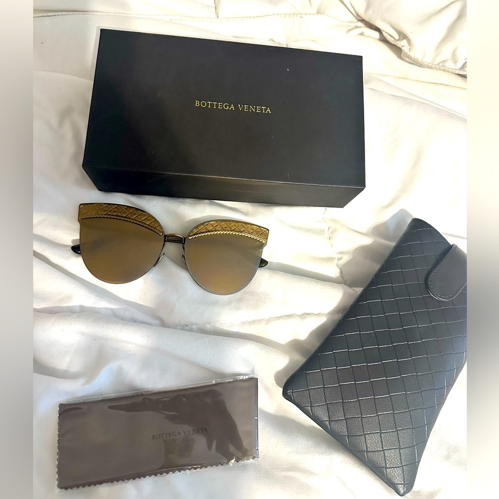 100% authentic Bottega Veneta sunglasses